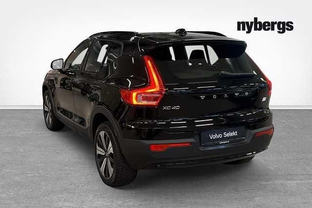 Begagnad Volvo XC40 Core 175 kW (238 HK) 2023 Svart SUV