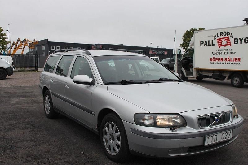 Ljusgrå Begagnad 2002 Volvo V70 Kombi | 27 500 kr (Marknadspris) - Bild 1/4