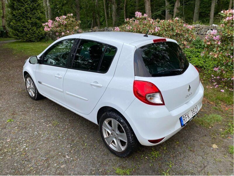 Vit Begagnad 2013 Renault Clio IV Halvkombi | 29 000 kr (Superpris) - Bild 1/4