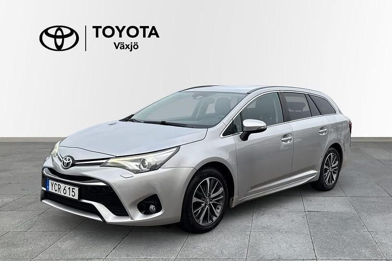 Silver Begagnad 2015 Toyota Avensis Active Kombi | 139 000 kr (Lite dyr) - Bild 1/4