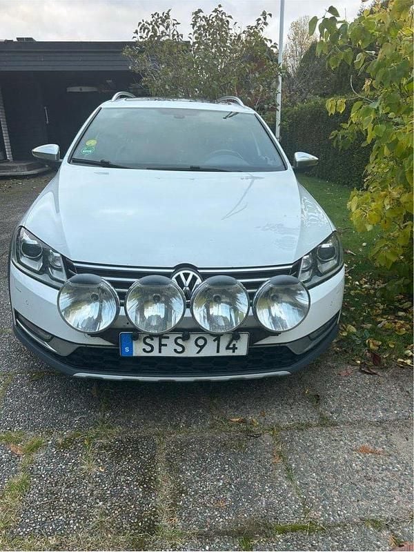 Vit Begagnad 2015 VW Passat Alltrack Kombi | 99 000 kr (Superpris) - Bild 1/4
