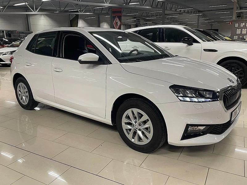 Ny Skoda Fabia Selection 116 HK (85 kW) 2025 Vit Halvkombi