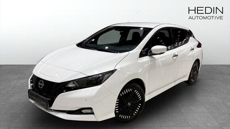 Svart Begagnad 2023 Nissan Leaf N-Connecta Halvkombi | 204 900 kr (Marknadspris) - Bild 1/4
