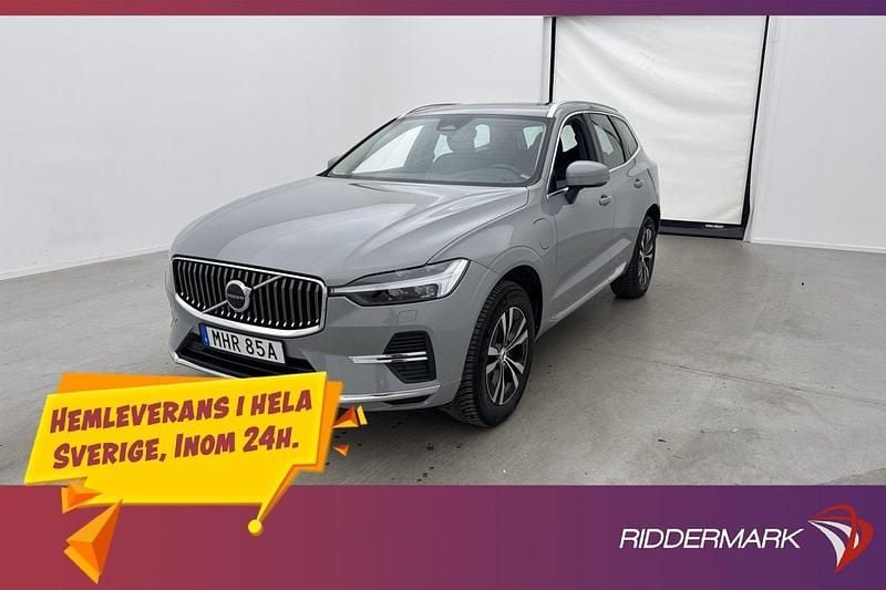 Grå Begagnad 2023 Volvo XC60 Core SUV | 488 900 kr (Marknadspris) - Bild 1/3