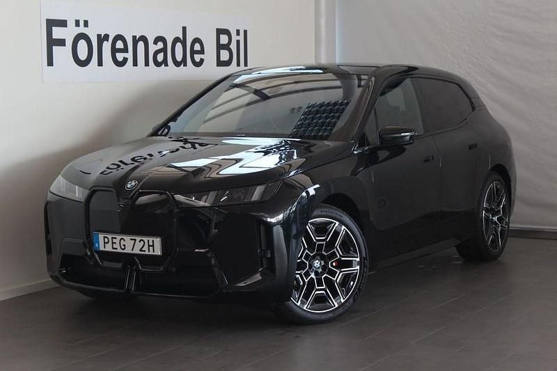 Svart Begagnad 2025 BMW iX M Sport SUV | 959 000 kr - Bild 1/4