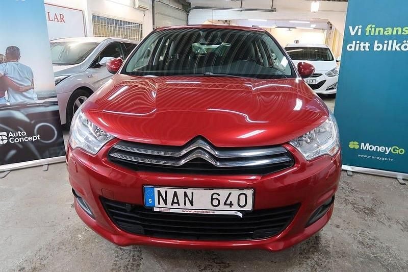 Röd Begagnad 2012 Citroën C4 Halvkombi | 59 900 kr (Marknadspris) - Bild 1/4