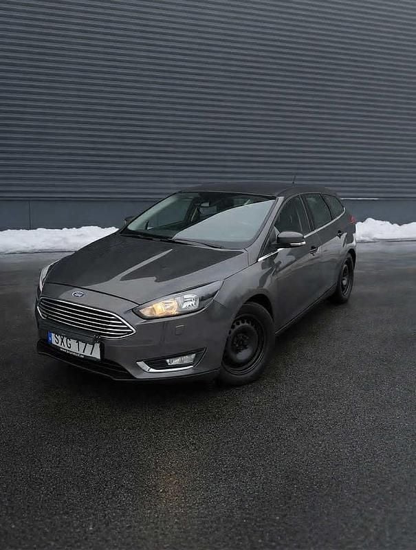 Grå Begagnad 2015 Ford Focus Titanium Kombi | 80 000 kr (Marknadspris) - Bild 1/4
