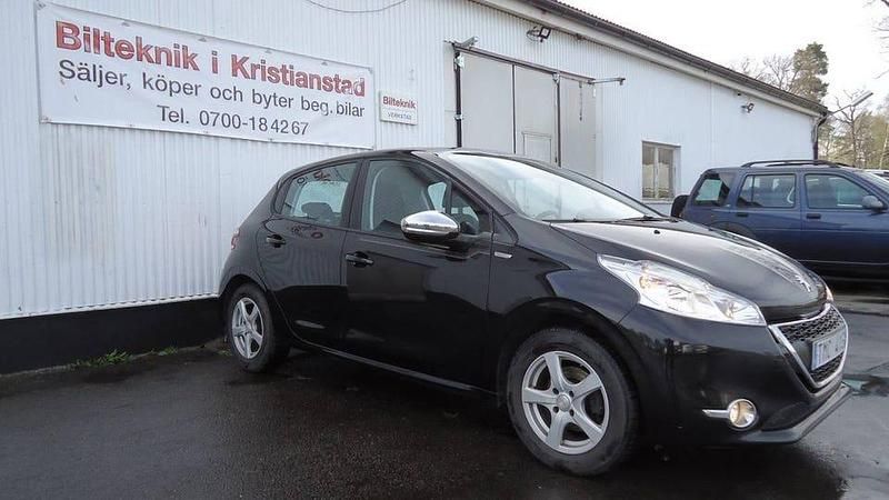 Begagnad Peugeot 208 82 HK (60 kW) 2013 Svart Halvkombi