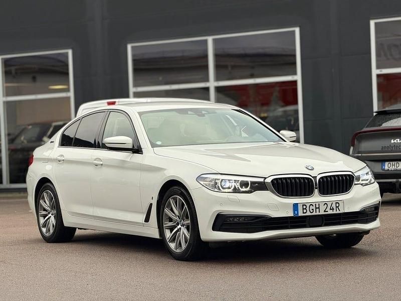 Begagnad BMW 530 iPerformance 252 HK (185 kW) 2019 Vit Sedan