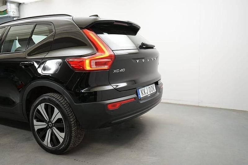 Begagnad Volvo XC40 Core 185 kW (252 HK) 2022 Svart SUV