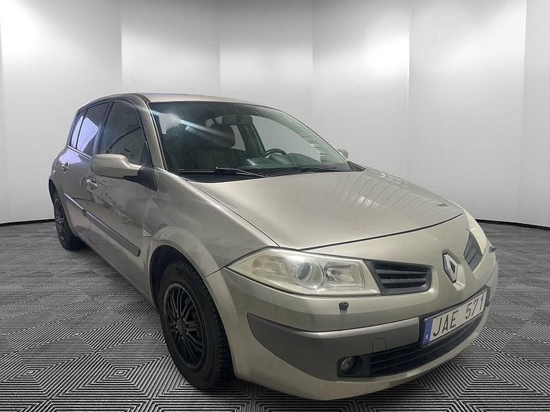 Begagnad Renault Mégane III 105 HK (77 kW) 2007 Grå Halvkombi