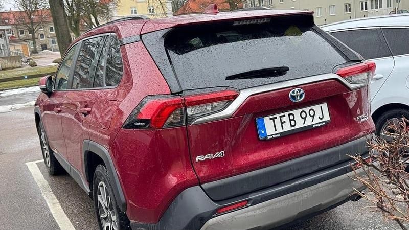Begagnad Toyota RAV4 Hybrid 222 HK (163 kW) 2024 SUV