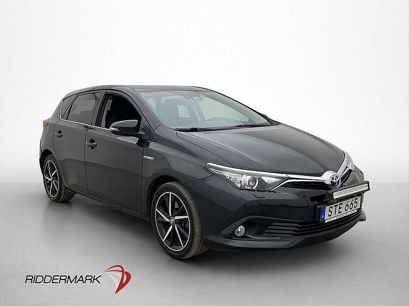 Begagnad Toyota Auris Hybrid 136 HK (100 kW) 2017 Svart Halvkombi