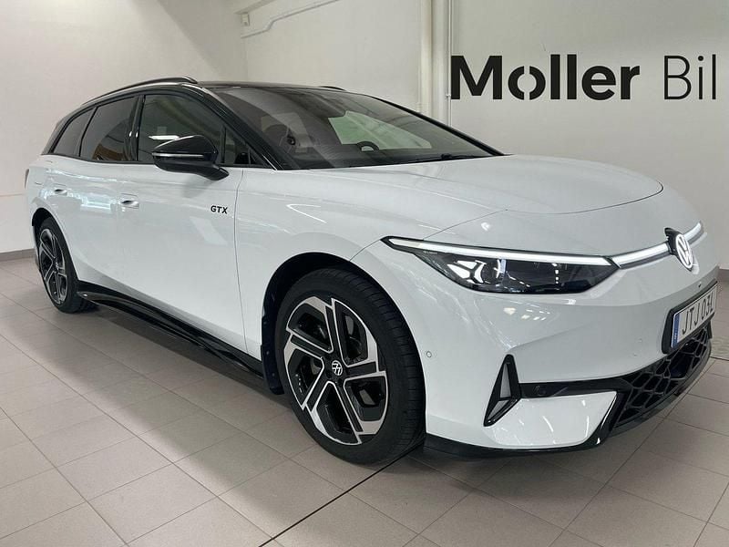 Vit Begagnad 2025 VW ID.7 GTX Sedan | 588 000 kr (Marknadspris) - Bild 1/4