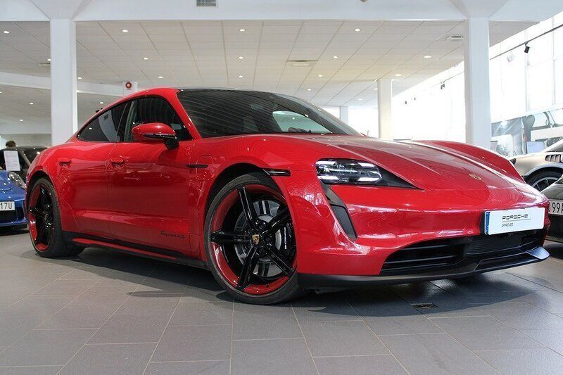 Röd (carmine red) Begagnad 2022 Porsche Taycan 4S Sedan | 855 000 kr (Dyr) - Bild 1/4