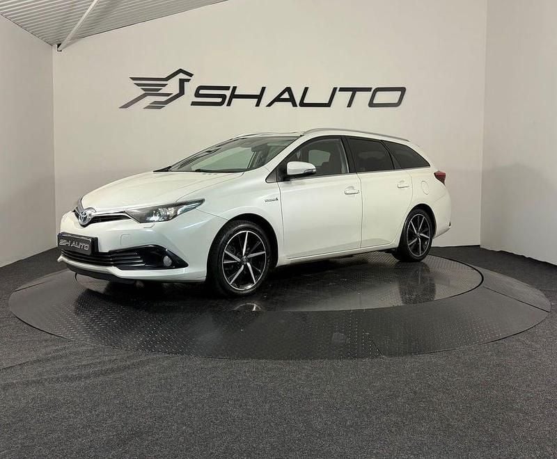 Begagnad Toyota Auris Touring Sports Comfort 136 HK (100 kW) 2017 Vit Kombi