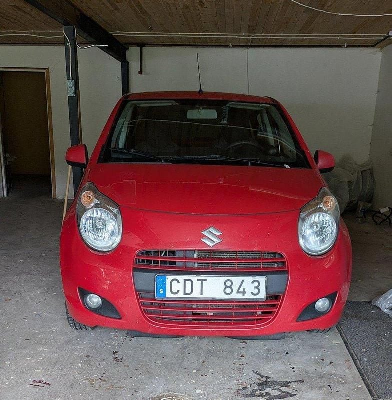 Röd Begagnad 2010 Suzuki Alto Halvkombi | 29 000 kr (Marknadspris) - Bild 1/4