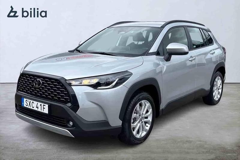 Silver Begagnad 2025 Toyota Corolla Cross SUV | 369 900 kr - Bild 1/1