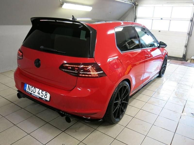 Flerfärgad Begagnad 2017 VW Golf VII GTI Clubsport Halvkombi | 249 900 kr (Marknadspris) - Bild 1/4