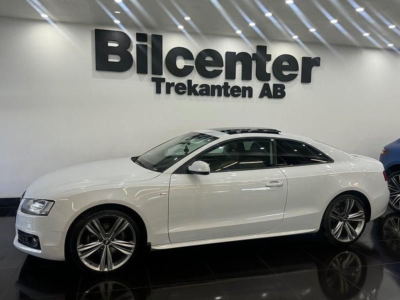 Begagnad Audi A5 S-Line 180 HK (132 kW) 2010 Vit Sportkupé