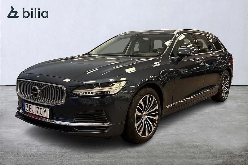 Mörkblå Begagnad 2023 Volvo V90 Core Kombi | 419 900 kr (Marknadspris) - Bild 1/3