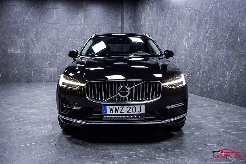 Begagnad Volvo XC60 Core 350 HK (257 kW) 2022 Svart SUV