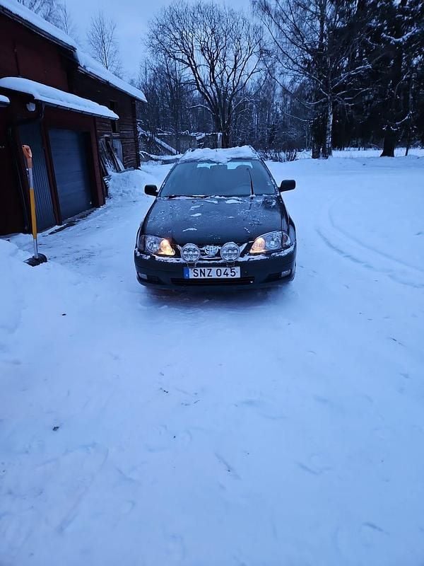 Begagnad 2001 Toyota Avensis Kombi | 8 500 kr (Superpris) - Bild 1/3