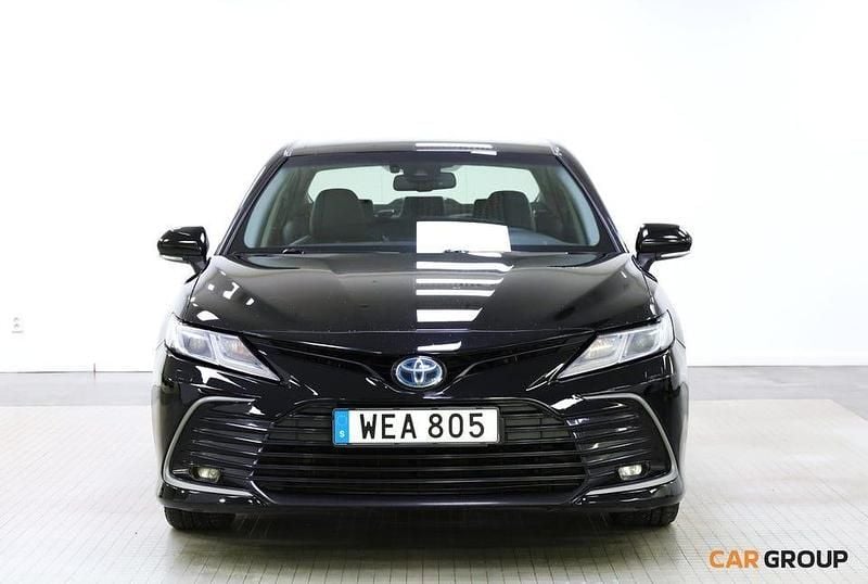 Begagnad Toyota Camry Hybrid Active 218 HK (160 kW) 2022 Svart