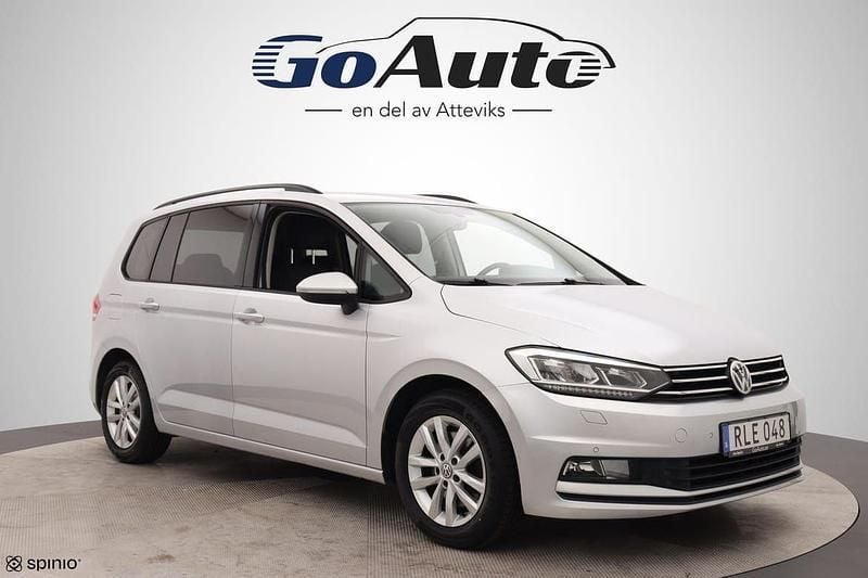 Silver Begagnad 2017 VW Touran Minibuss | 199 500 kr (Marknadspris) - Bild 1/4