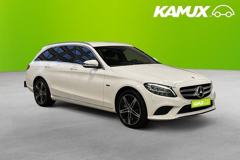 Vit Begagnad 2021 Mercedes C300e Avantgarde Kombi | 239 800 kr (Bra pris) - Bild 1/4