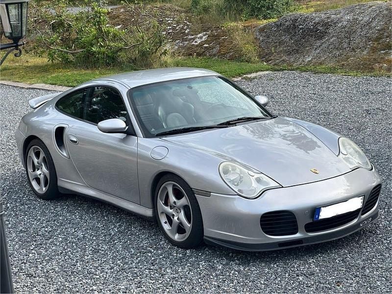 Begagnad 2002 Porsche 911 Turbo Sportkupé | 710 000 kr - Bild 1/2