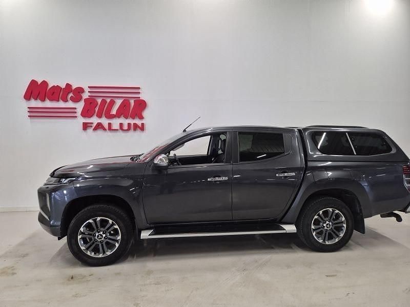 Grå Begagnad 2020 Mitsubishi L200 Pickup | 349 900 kr (Dyr) - Bild 1/4