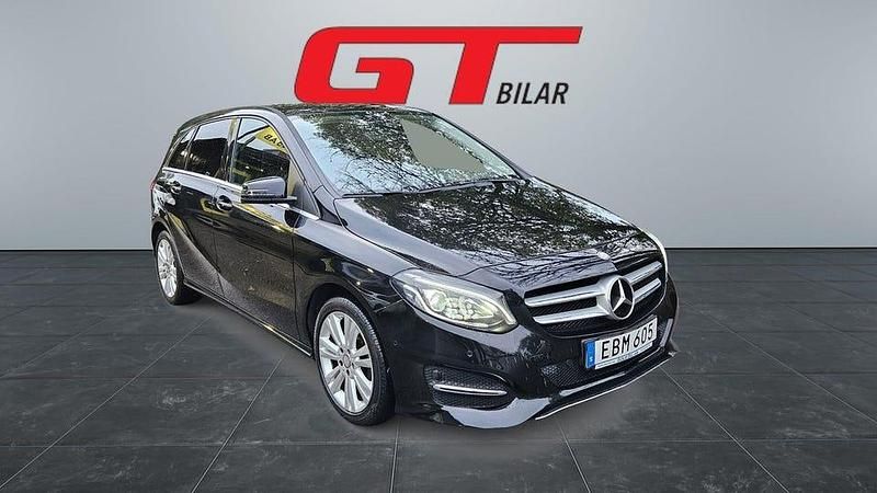 Svart Begagnad 2016 Mercedes B180 Urban Minibuss | 154 900 kr (Marknadspris) - Bild 1/4