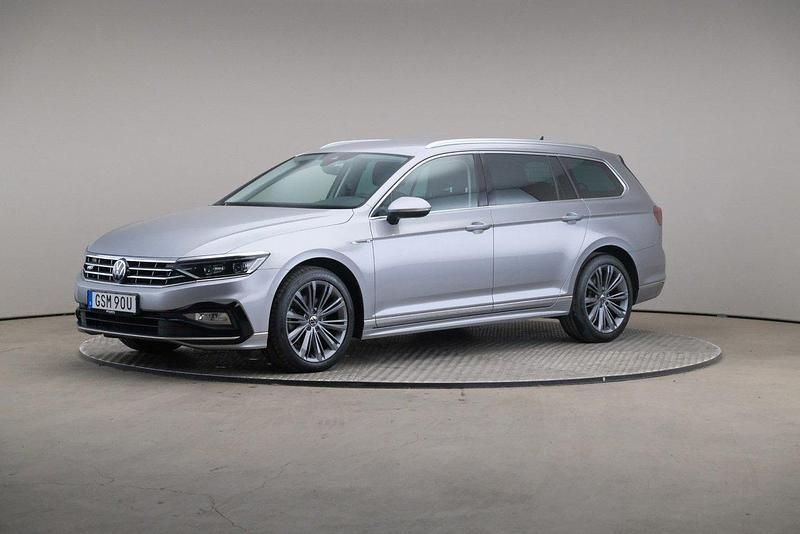 Silver Begagnad 2022 VW Passat Executive Kombi | 289 000 kr (Bra pris) - Bild 1/4