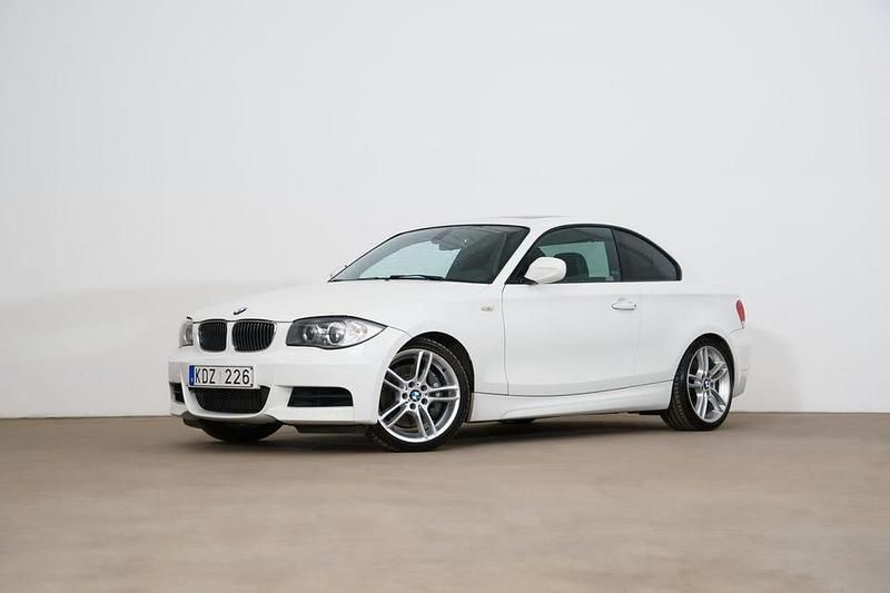 Begagnad BMW 135 M Sport 306 HK (225 kW) 2009 Vit Halvkombi