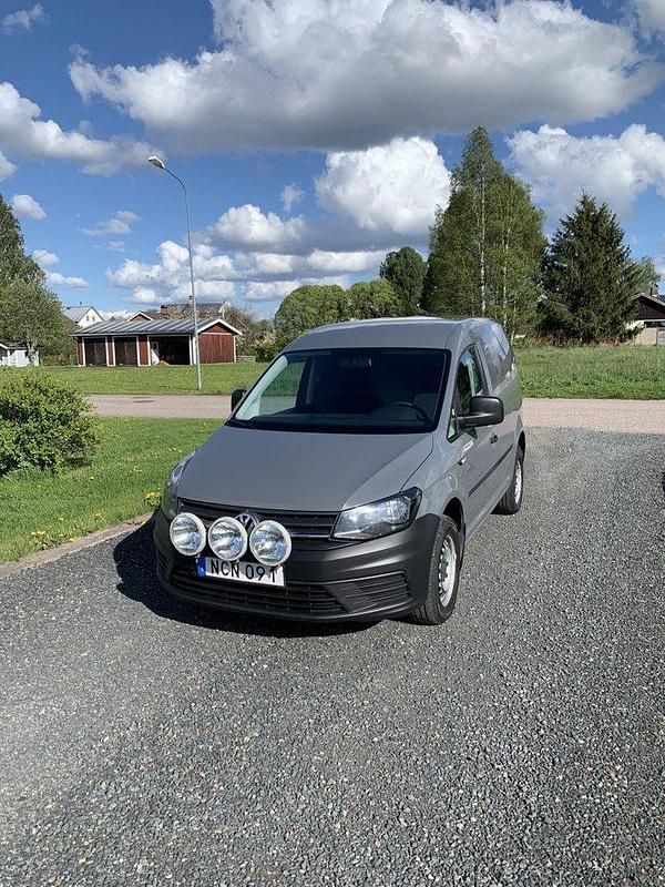 Grå Begagnad 2016 VW Caddy Minibuss | 110 000 kr (Bra pris) - Bild 1/4
