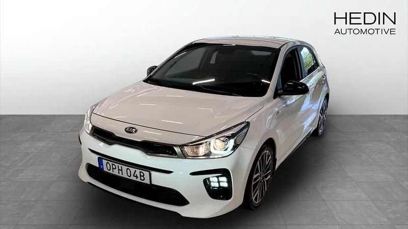 Vit (white) Begagnad 2020 Kia Rio GT-Line Halvkombi | 189 900 kr (Marknadspris) - Bild 1/4