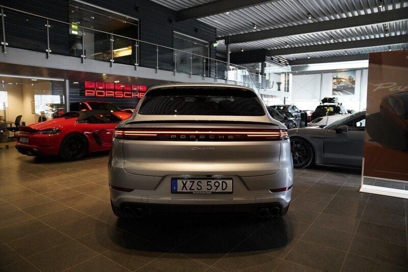 Begagnad Porsche Cayenne 471 HK (346 kW) 2024 Silver SUV