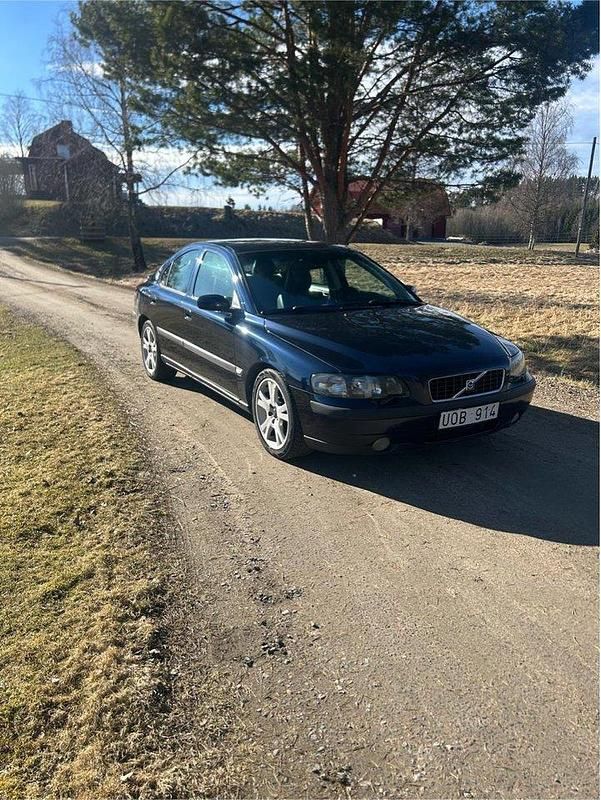 Blå Begagnad 2004 Volvo S60 Business Edition Sedan | 21 000 kr (Marknadspris) - Bild 1/4