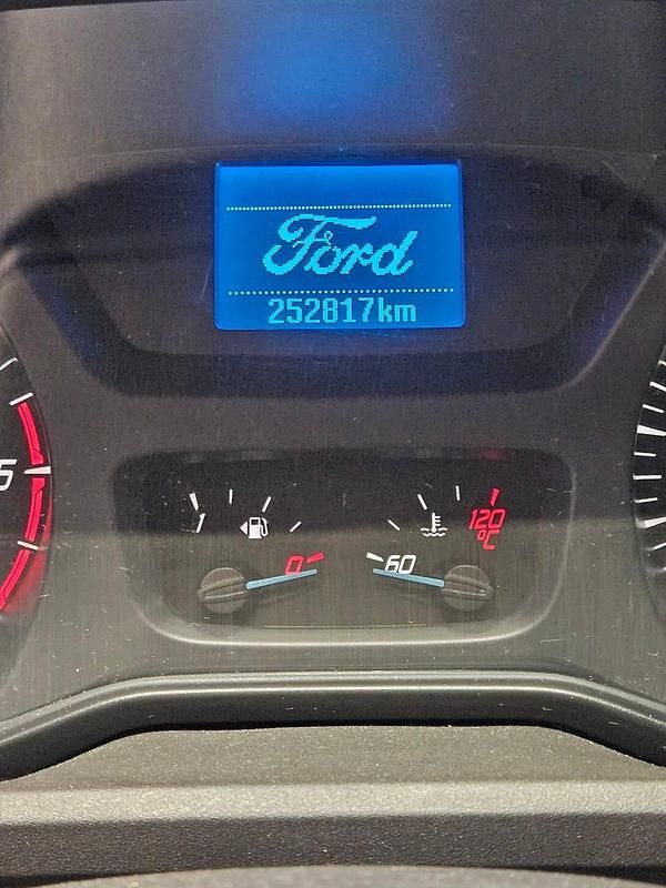 Begagnad Ford Transit Custom 100 HK (73 kW) 2015