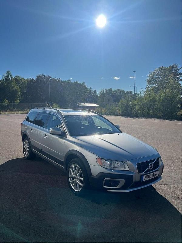Silver Begagnad 2012 Volvo XC70 Summum SUV | 105 000 kr (Bra pris) - Bild 1/4