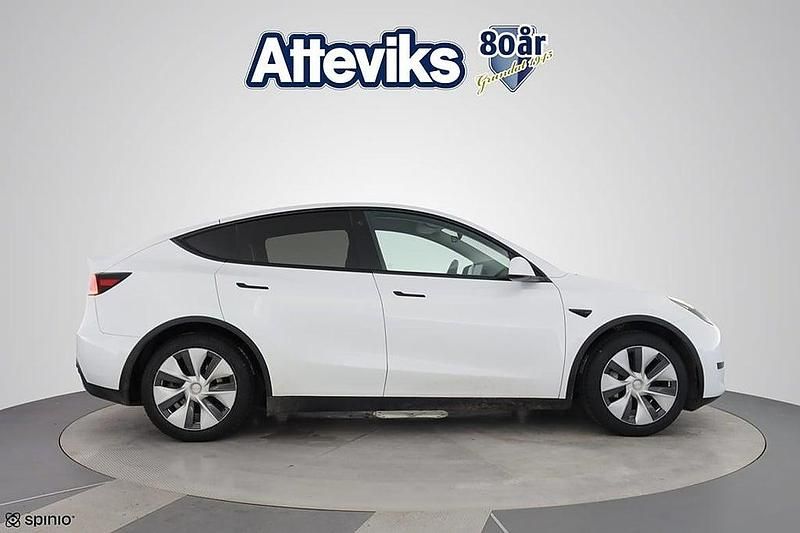 Begagnad Tesla Model Y Standard Range 250 kW (340 HK) 2022 Vit SUV