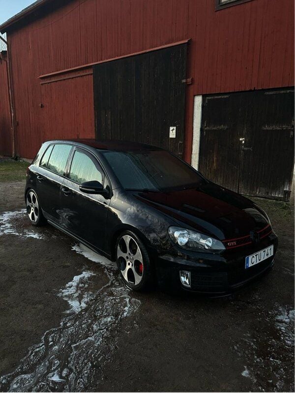 Svart Begagnad 2010 VW Golf VI GTI Halvkombi | 95 000 kr (Marknadspris) - Bild 1/4