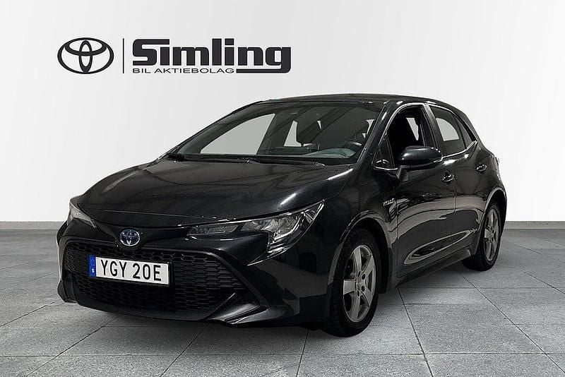 Begagnad Toyota Corolla Hybrid Active 122 HK (89 kW) 2021 Svart Halvkombi