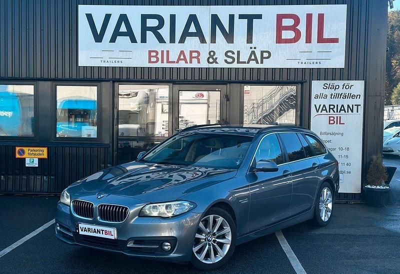 Grå Begagnad 2013 BMW 520 Comfort Edition Kombi | 134 700 kr (Marknadspris) - Bild 1/4
