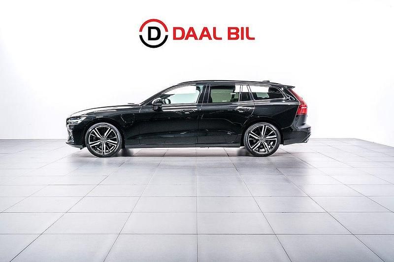 Svart Begagnad 2020 Volvo V60 R-Design Kombi | 299 700 kr (Marknadspris) - Bild 1/4