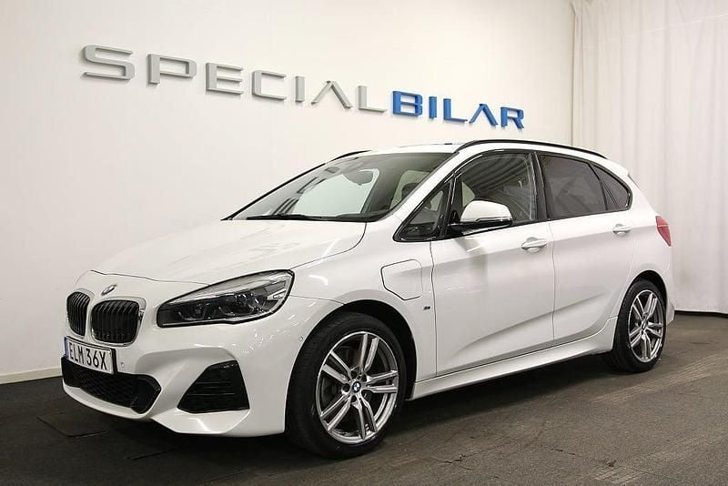 Vit Begagnad 2019 BMW 225 M Sport Kombi | 199 000 kr (Marknadspris) - Bild 1/4