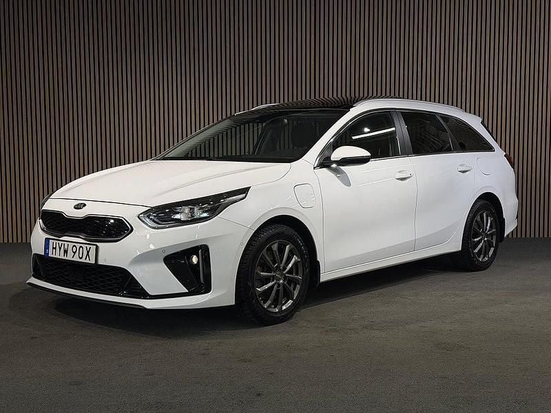 Vit Begagnad 2021 Kia Ceed Sportswagon Advance Kombi | 248 700 kr (Marknadspris) - Bild 1/4