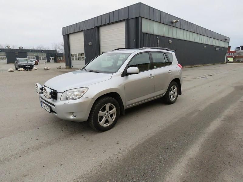 Silver Begagnad 2007 Toyota RAV4 SUV | 95 000 kr (Marknadspris) - Bild 1/4