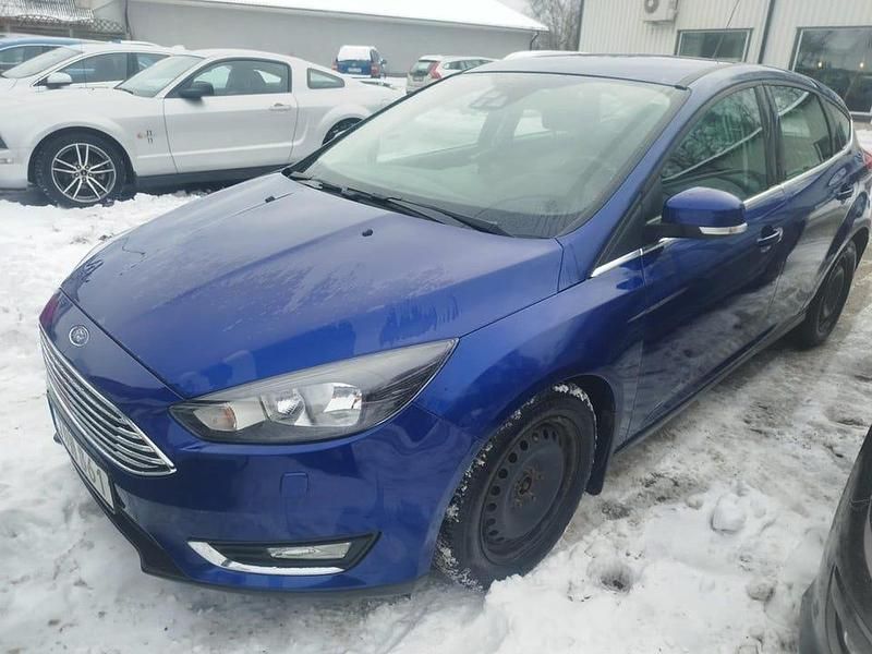 Begagnad Ford Focus Titanium 125 HK (91 kW) 2016 Blå Halvkombi
